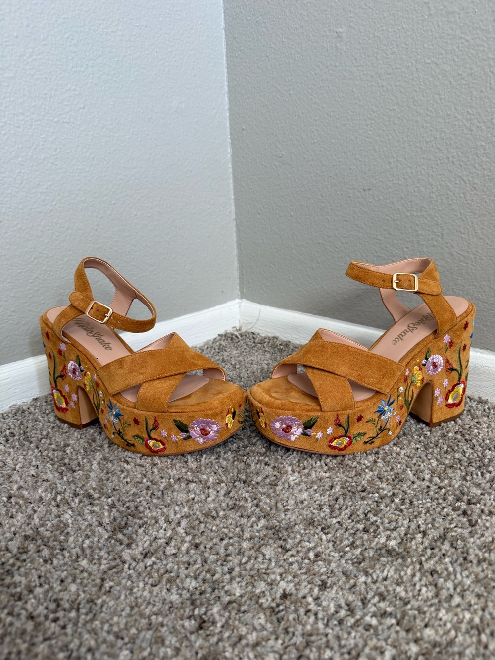 The Hippie Shake Keep on Dreaming Embroidered Sandals - Picture 4 of 6